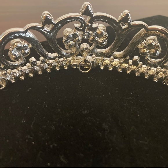 SWAROVSKI Swan pearl tiara - Picture 4 of 9